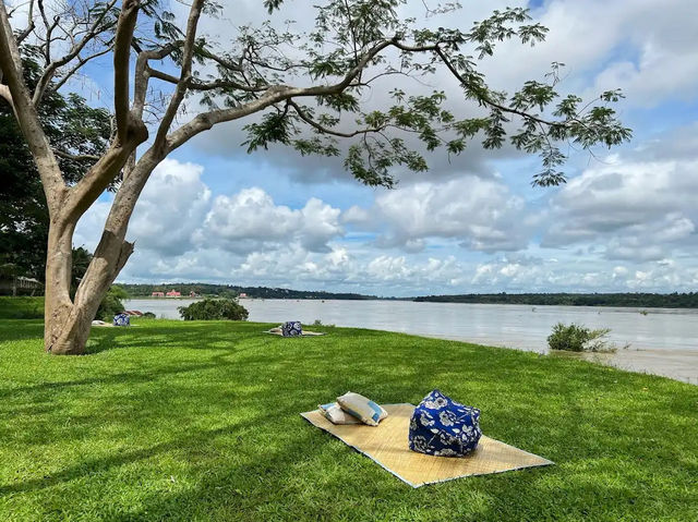 The River Café at Bi Colored River