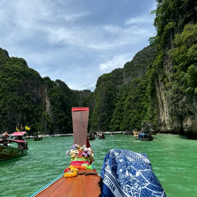 🌊 Enjoy the Natural Beauty of Phi Phi Island🏝️