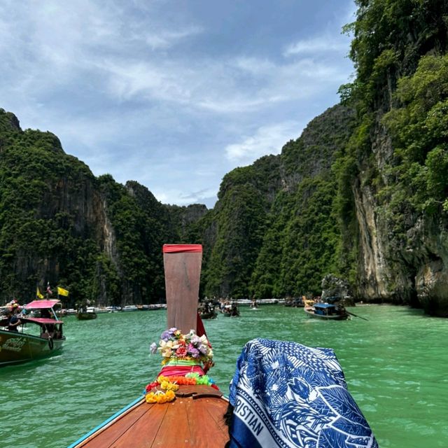 🌊 Enjoy the Natural Beauty of Phi Phi Island🏝️