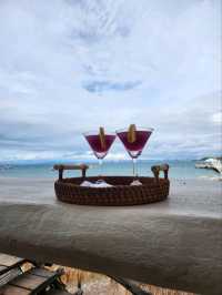 NAIA Resort Koh Larn ทะเล สระว่ายน้ำ บรรจบกัน