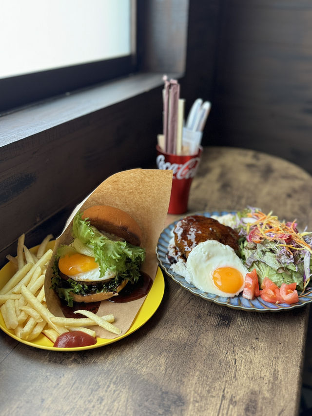 【福岡カフェ】ボリューム満点ランチとカラフルカフェラテ🌈