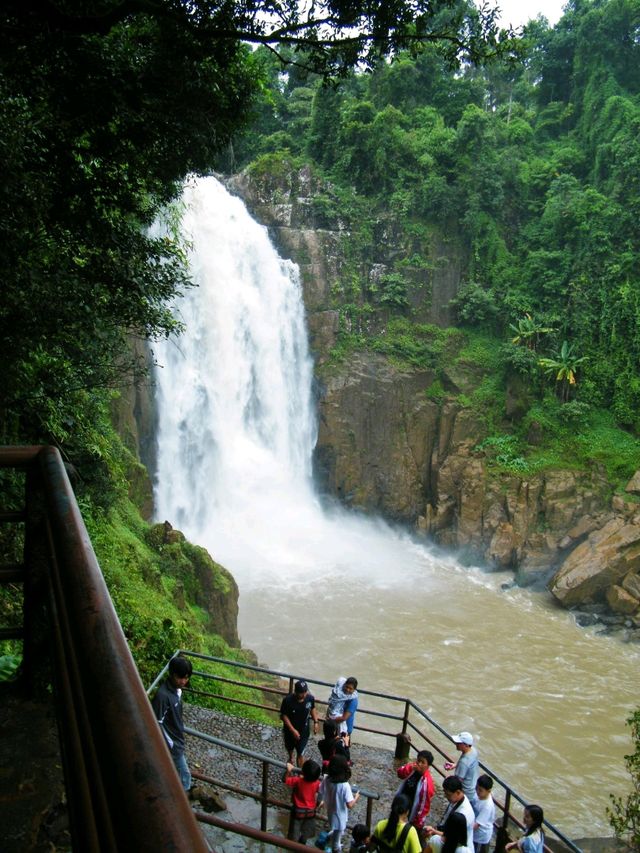 น้ำตกเหวนรก อช.เขาใหญ่