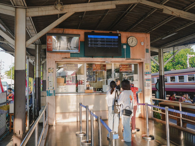 นั่งรถไฟ 14 บาท ไปเที่ยวบ้านโป่ง
