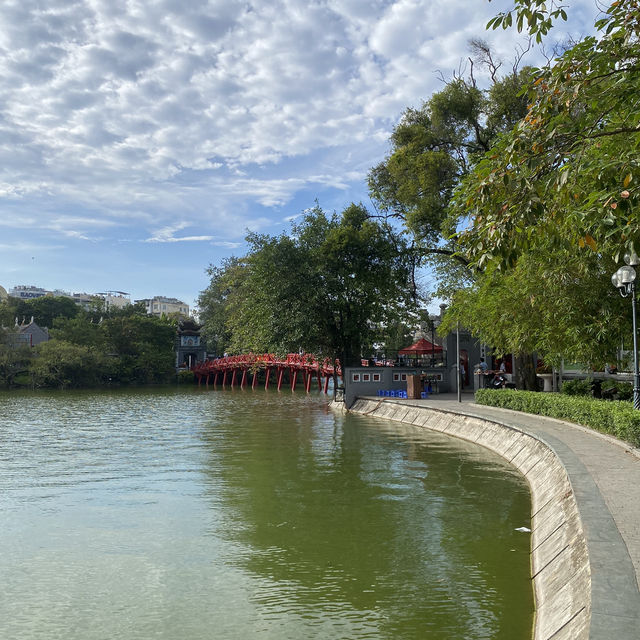 Hoàn Kiếm Lake ทะเลสาบคืนดาบ แลนด์มาร์คฮานอย