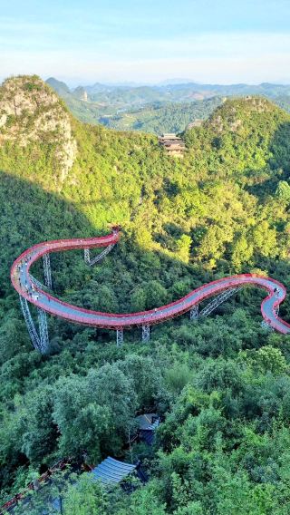 THRILLS ON A RUYI GLASS BRIDGE, DON'T LOOK DOWN !