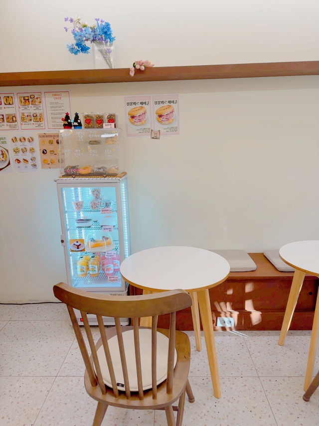 색감이 예쁜 설레는 카페 데이트☕️
