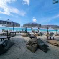 หาดทรายขาว ราวแก้วเจียรไน  ทรายแก้วบีช เสม็ด