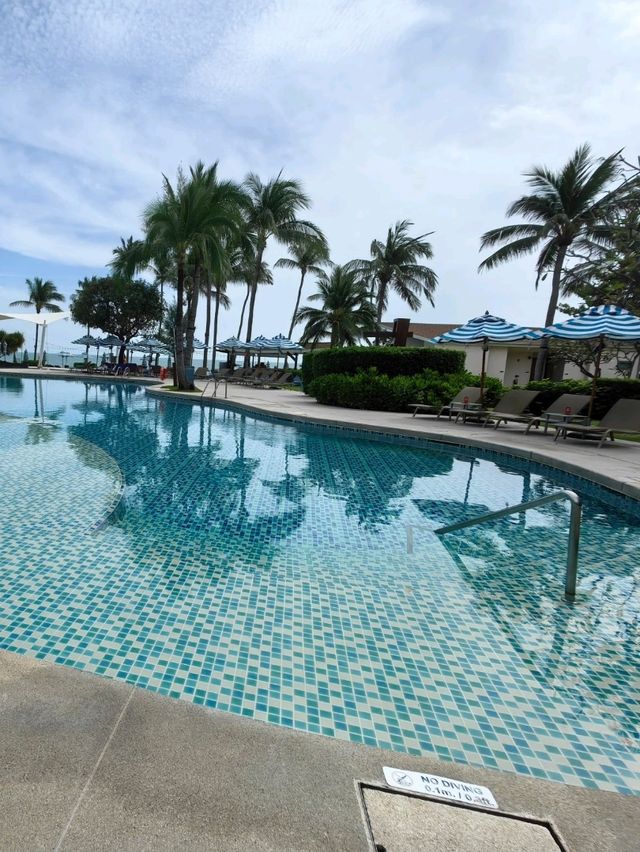 熱鬧的查汶海灘之上OZO HOTEL