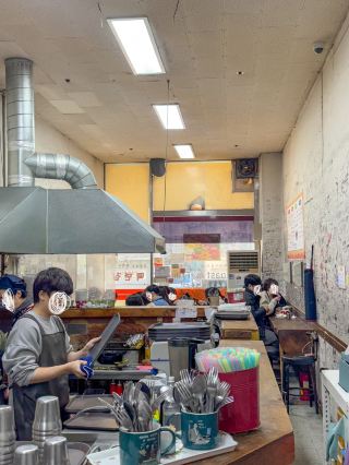 A Local's Recommended Restaurant in Daejeon: 'Tteokbanjip'