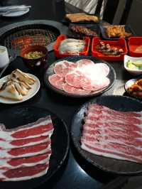 ร้านบุฟเฟ่ต์ปิ้งย่างเตาถ่าน ของเฮียนพ “ รสดีเด็ด” 