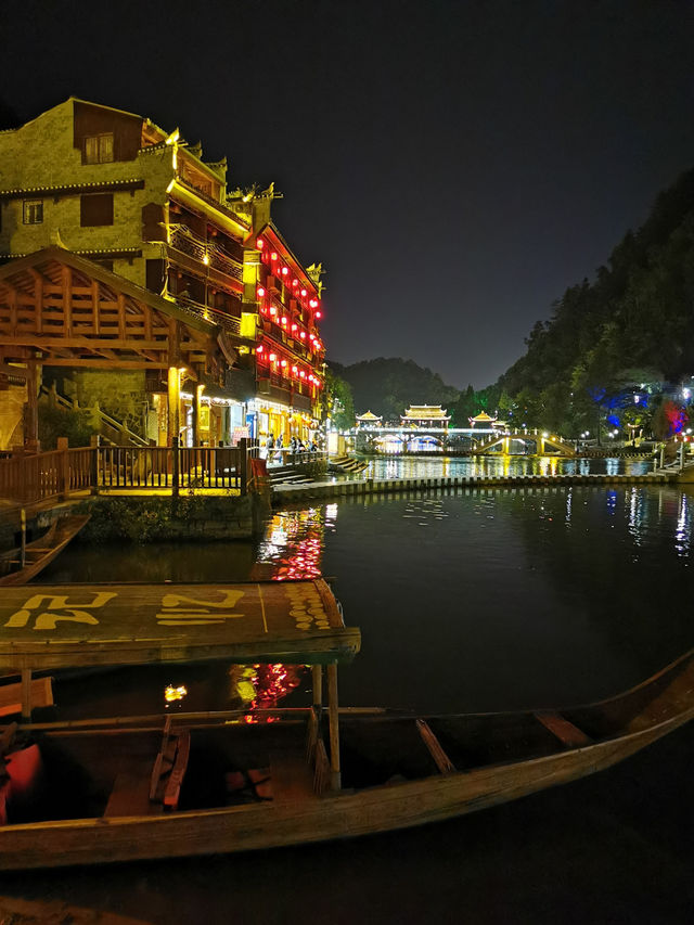 🇨🇳 Enchanting Nights in Fenghuang: A River of Reflections
