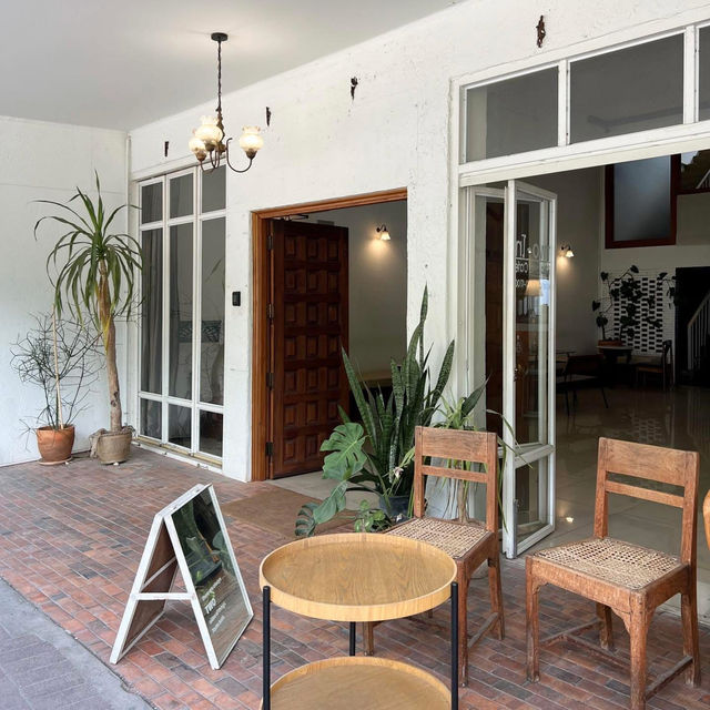 TWO-โท : Bed and Cafe, ศรีภูมิ 🪵🍂