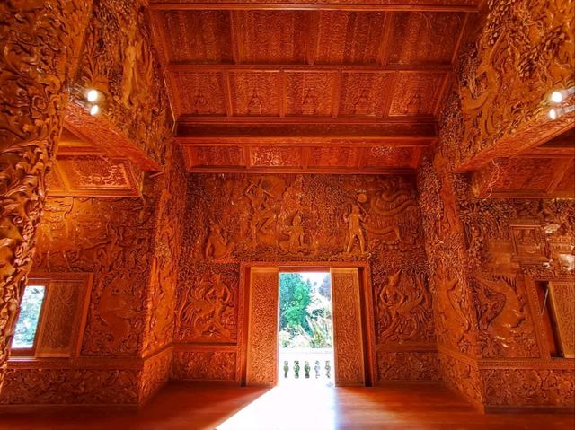พามาสักการะ พระเจ้าทันใจ 1,000 ปี ภายในวิหารสักทอง