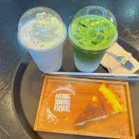 มานั่งคาเฟ่ริมน้ำที่HONG SIENG KONG🏡