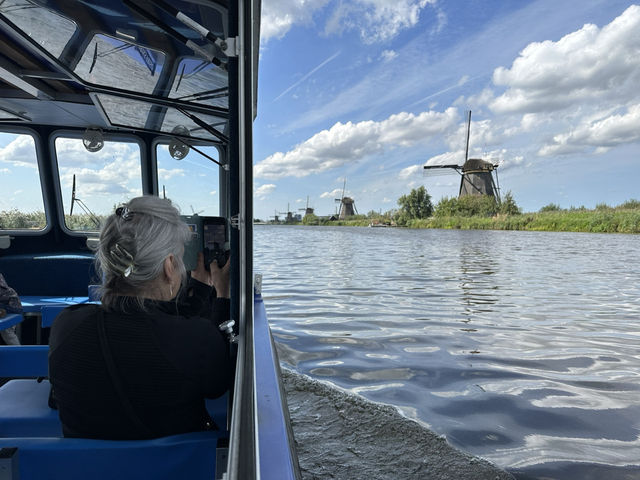 Leisurely and relaxing way to explore Kinderdijk