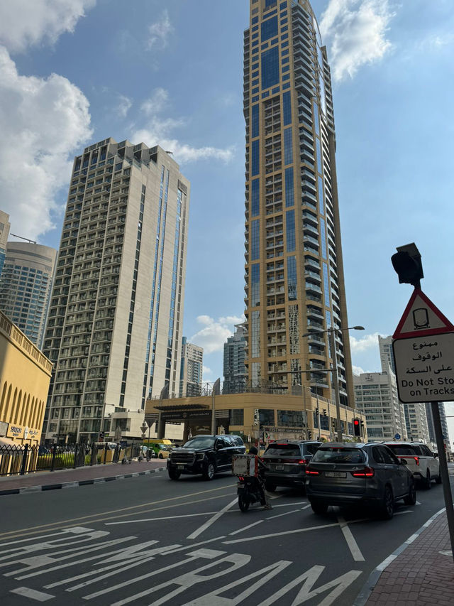 화려한 야경과 다채로운 활동이 공존하는 두바이 마리나 워크 🇦🇪