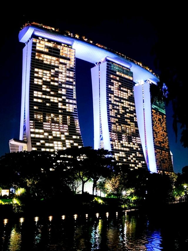 Singapore: Where Tradition Meets Futuristic Magic ✨