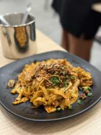 Brand new eatery that turned local laksa into a fried dish!
