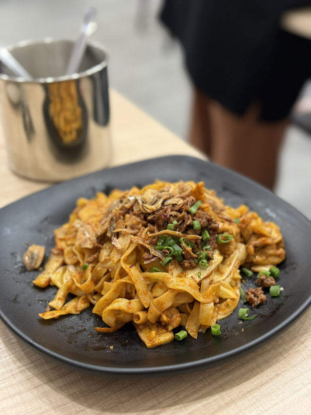 Brand new eatery that turned local laksa into a fried dish!