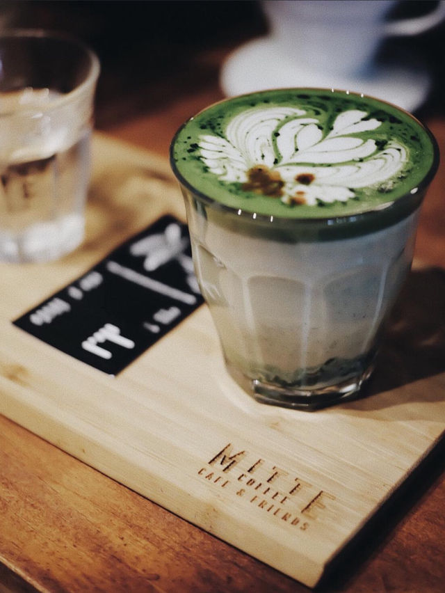 Mitte Coffee cafe & friends : คาเฟ่โทนเข้ม นนทบุรี