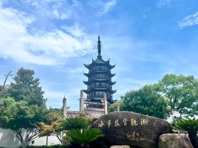 Viewing Tide Park: A Prime Spot for Qiantang River's Spectacular Tidal Bore