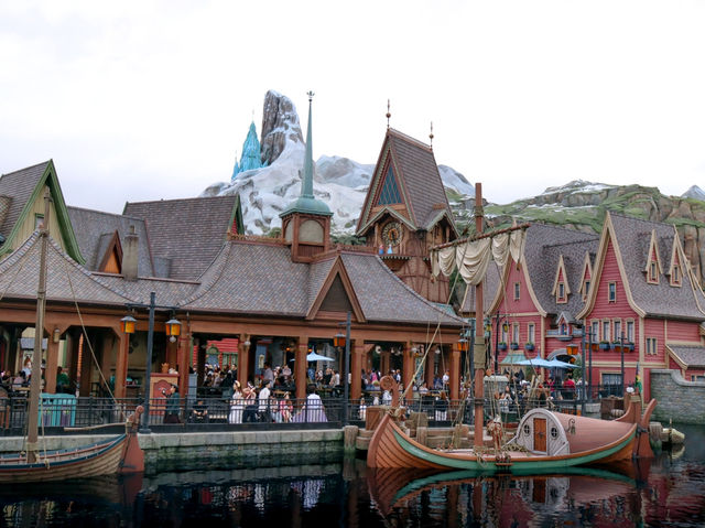 ❄️🏰 World of Frozen