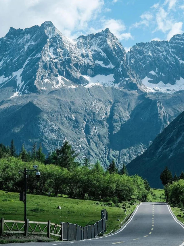 The Natural Scenery Blend of Rich Culture