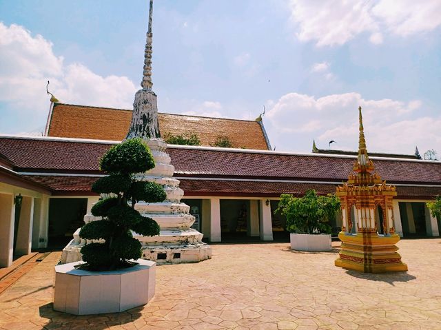 泰國曼谷老城區湄南河畔著名皇家古跡寺廟景點：Wat Bowon Mongkhon Rachaworawiharn，精美寺廟建築，適合打卡拍照📸冥想
