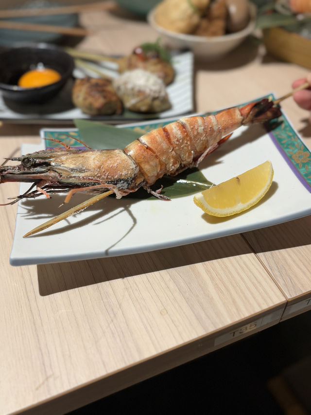 【京都・河原町】旬の海鮮料理と本格炉端焼きを楽しめる「炭と海鮮と串焼きと肴 とっとっと 四条河原町店」