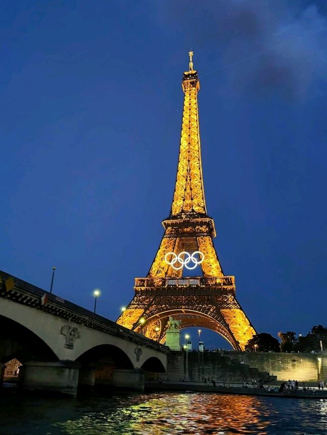 Seine River Cruise, literally a romantic and unforgettable experience. 