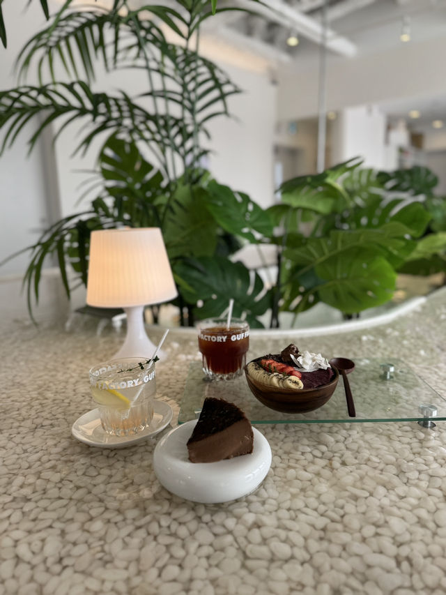 【福岡カフェ】水が流れるテーブルがあるお洒落なカフェ☕️