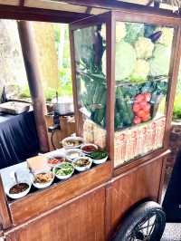 Breakfast buffet ที่โรงแรม Alila Ubud บาหลี