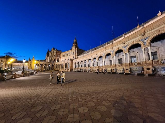 [🇪🇸セビージャ] セビージャのスペイン広場で魅力的な夕暮れのひとときを
