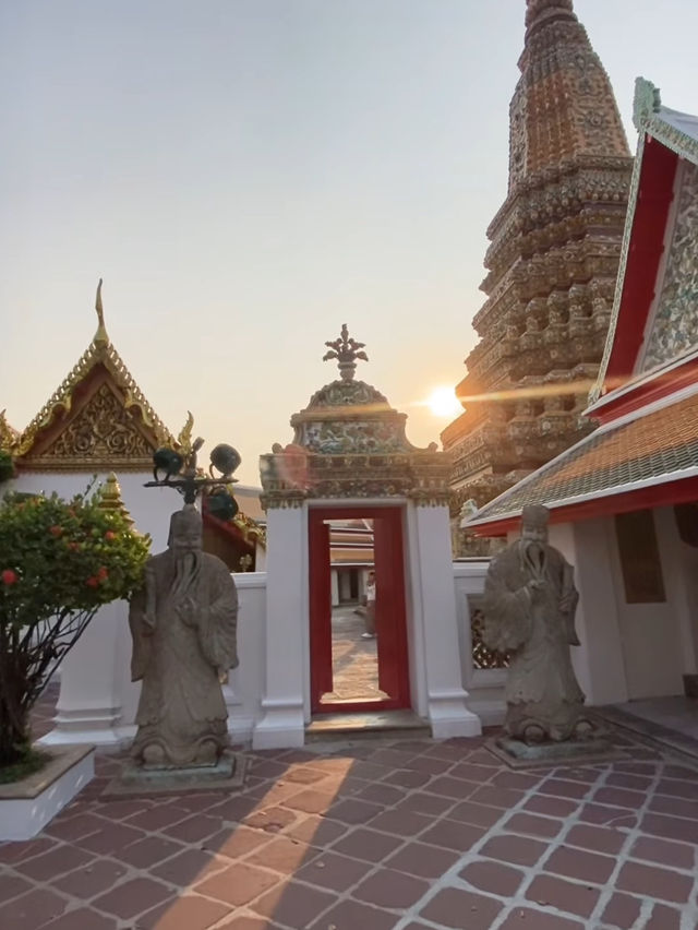 Wat Pho’s Reclining Buddha: A Sight to Behold