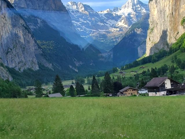 [🇨🇭スイス] インターラーケンから乗る山岳鉄道 — アルプスの絶景を堪能する旅