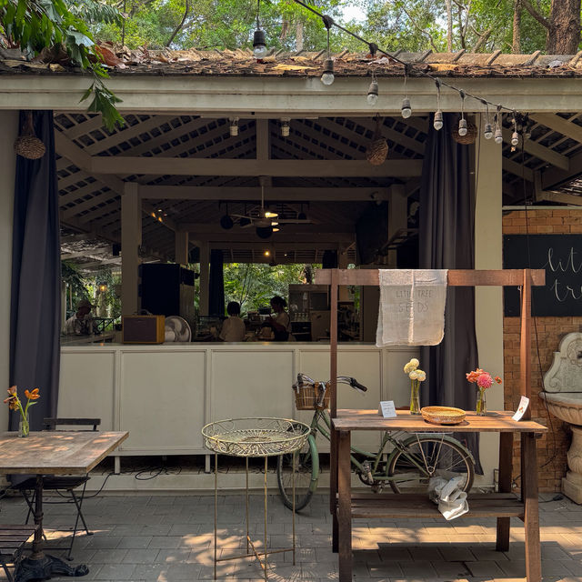 คาเฟ่กลางสวนสุดชิล Vibes สวยดีต่อใจ #นครปฐม ☕️🥐🍃