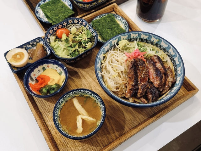 牛排控快收藏！聖水味道人的牛排蓋飯＆定食好吃這間韓國味道人MiDoin在地爆紅