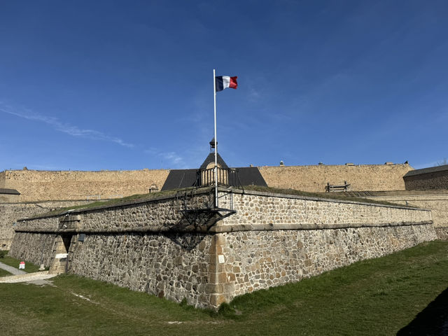 【フランス モン・ルイ】フランス南部ピレネー山脈に位置する都市