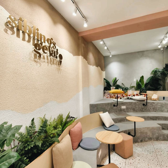 Siblings Gelato JB