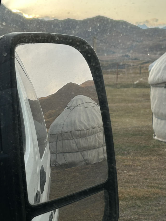 🛖 🐴 🏔️ The most scenic road in Kyrgyzstan 