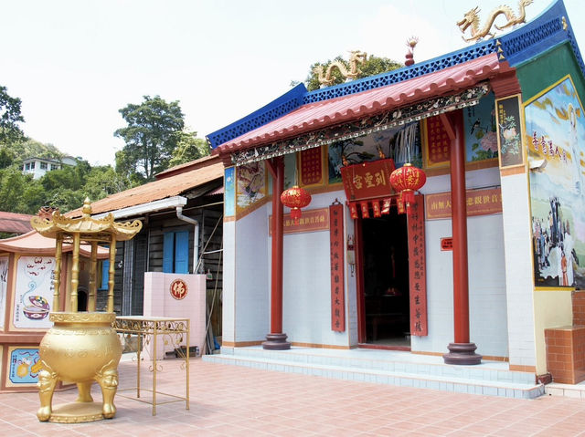 Kun Yam (Goddess of Mercy) Temple, Sandakan: Where Incense Meets Ocean Breezes