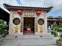 Temple Ji Dian Senggarang: Where River Gods & Coconut Tarts Collide" 🌊🏮