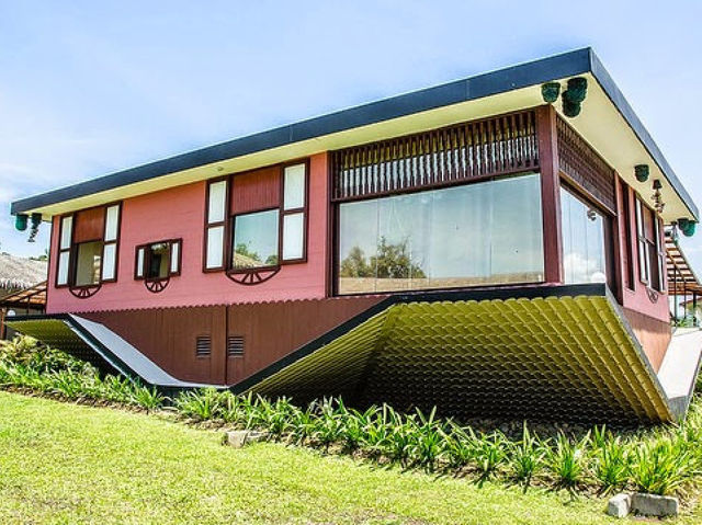 🏡 *Rumah Terbalik Tamparuli: Sabah’s Quirkiest Upside-Down Adventure!🙃