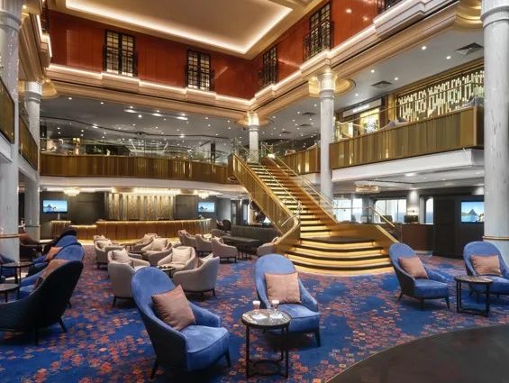 "Norwegian Spirit: The Ship That’s Like a Chill Backpacker... But With Unlimited Lobster" 🎒🦞🌊