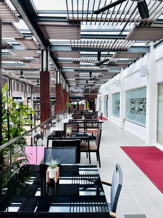 Grand Margherita Hotel: Riverside Elegance with Iconic Views