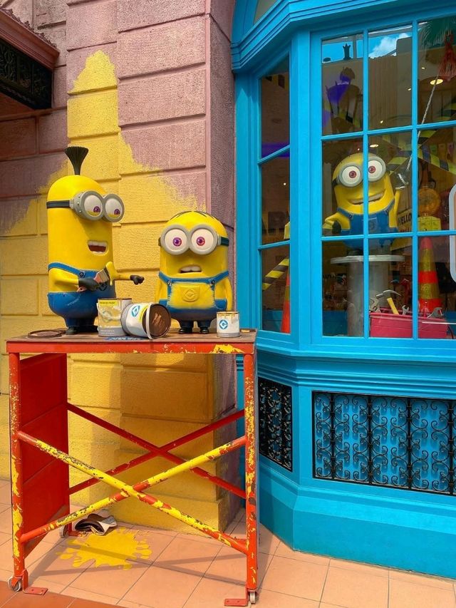 Banana Madness Alert: Minion Land is a Laugh Riot!