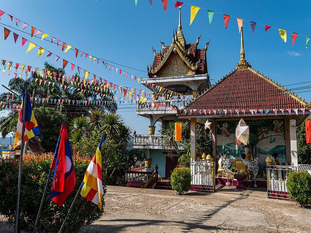 🌿 Houayxay Uncovered: Border Towns, Gibbons & Slow Boat Sunsets in Northern Laos! 🚤  