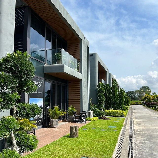 “Dusit Thani Laguna – A Tranquil Thai-Inspired Oasis in Singapore”