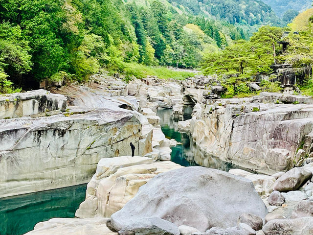【寝覚の床】木曽川の流れで花崗岩が深く削られた景勝地