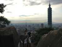 🏞️ 台北象山｜城市中的綠意秘境，俯瞰101的絕佳視角 
